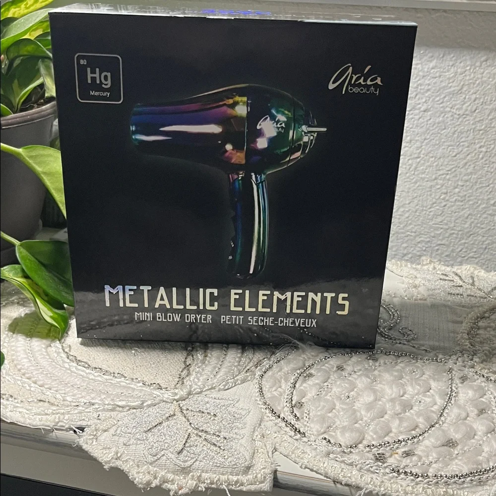 🎉HP🎉NIB Aria Beauty Metallic Elements Mini Blow Dryer